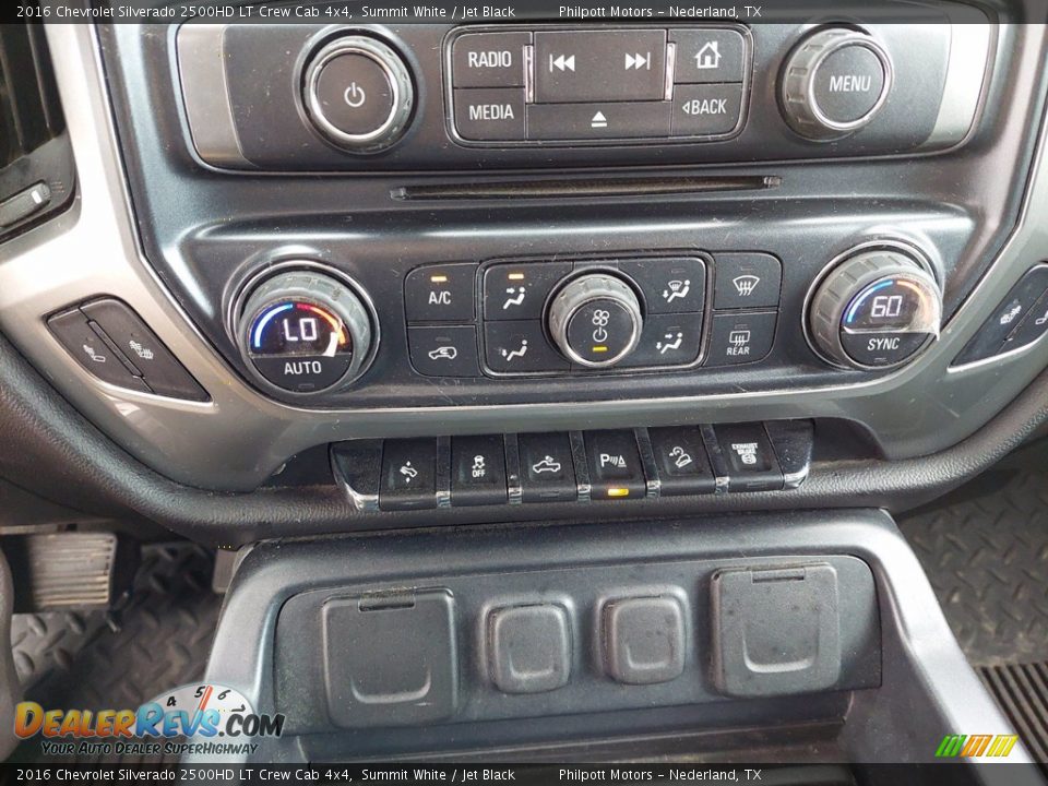Controls of 2016 Chevrolet Silverado 2500HD LT Crew Cab 4x4 Photo #19