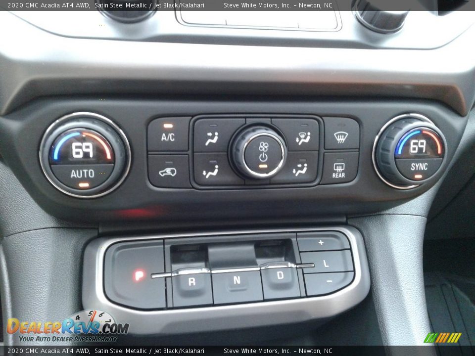 Controls of 2020 GMC Acadia AT4 AWD Photo #25