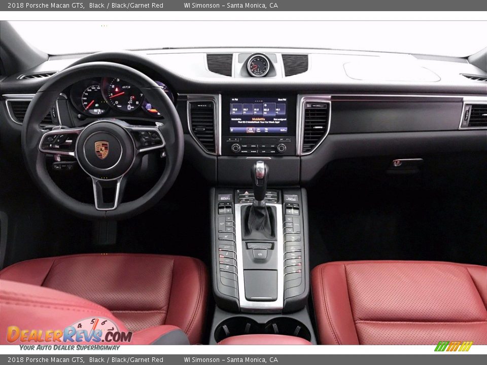 Dashboard of 2018 Porsche Macan GTS Photo #15