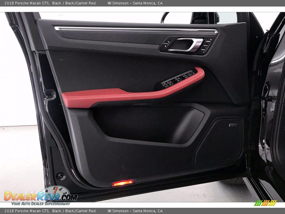 Door Panel of 2018 Porsche Macan GTS Photo #26