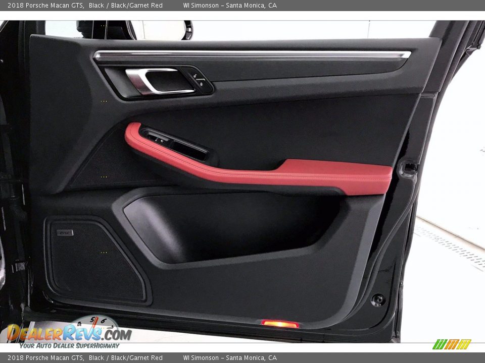 Door Panel of 2018 Porsche Macan GTS Photo #27