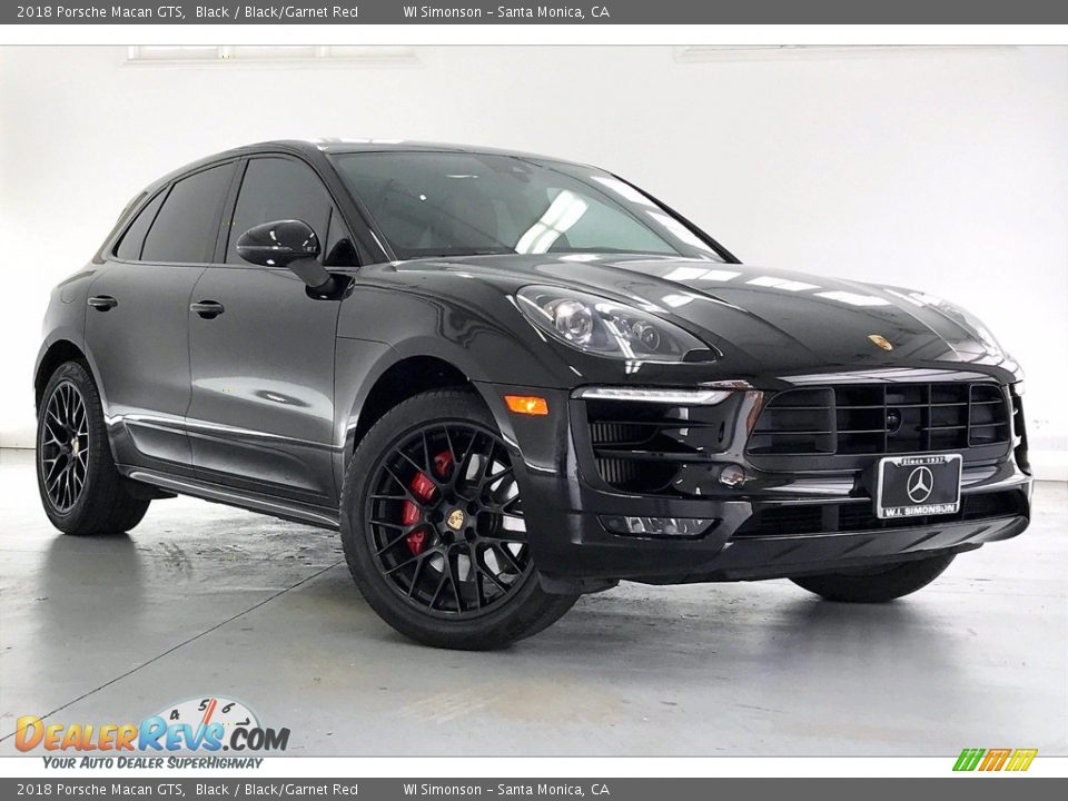 Front 3/4 View of 2018 Porsche Macan GTS Photo #34