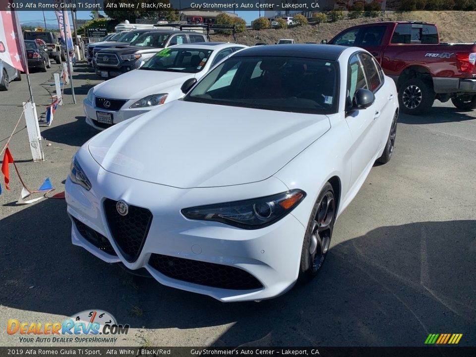 2019 Alfa Romeo Giulia Ti Sport Alfa White / Black/Red Photo #2