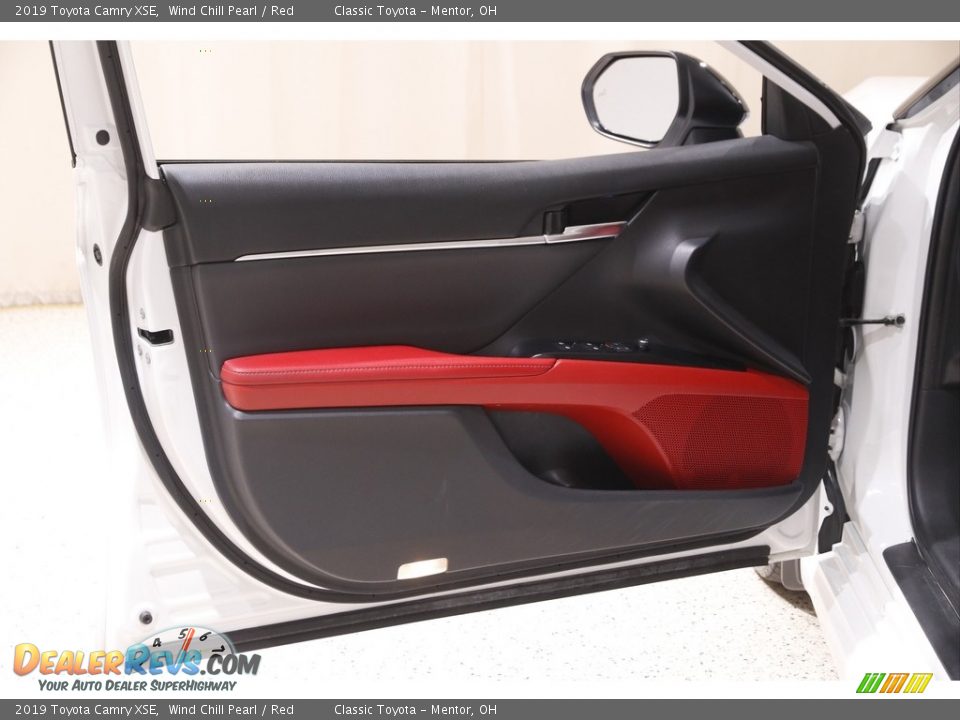 2019 Toyota Camry XSE Wind Chill Pearl / Red Photo #4