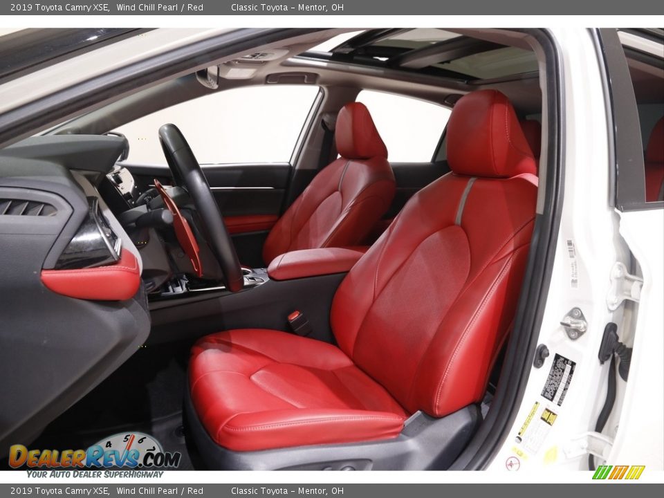 2019 Toyota Camry XSE Wind Chill Pearl / Red Photo #5