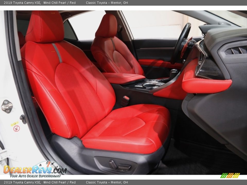 2019 Toyota Camry XSE Wind Chill Pearl / Red Photo #16