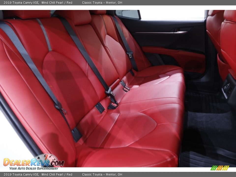 2019 Toyota Camry XSE Wind Chill Pearl / Red Photo #17