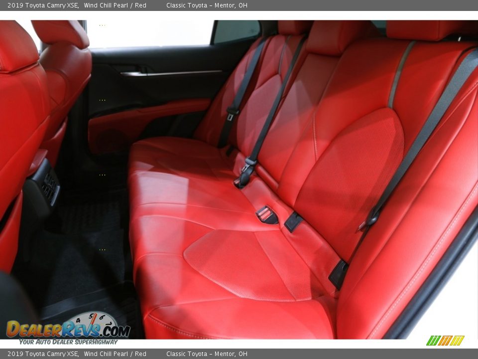 2019 Toyota Camry XSE Wind Chill Pearl / Red Photo #18