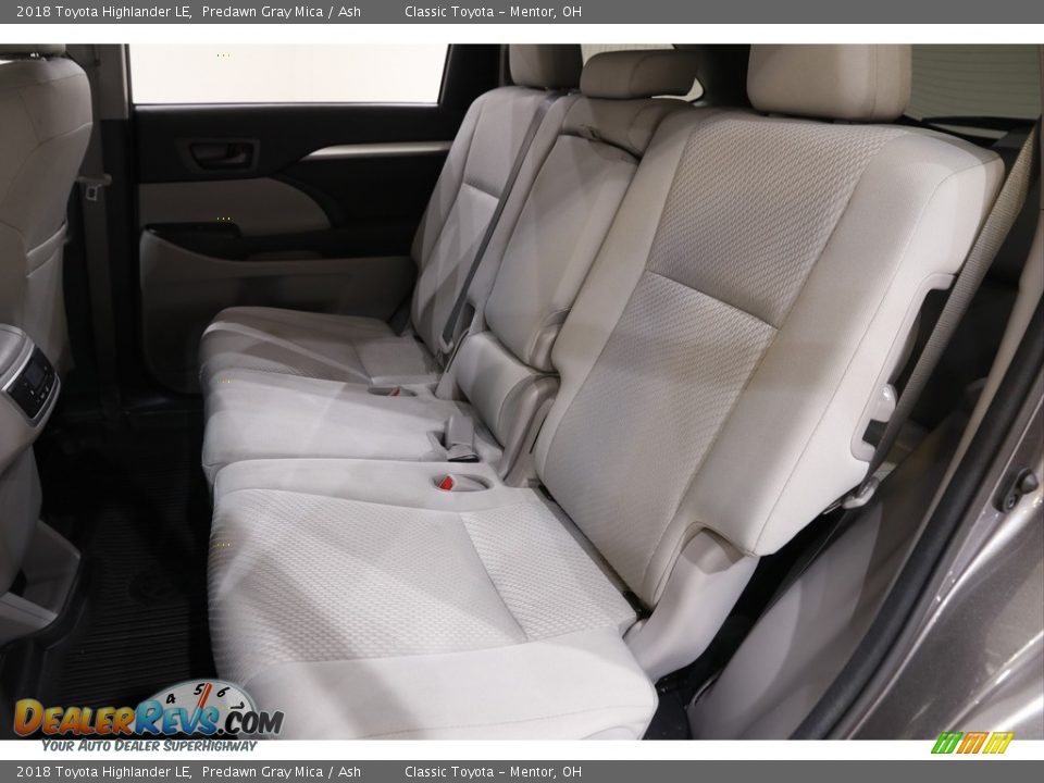 2018 Toyota Highlander LE Predawn Gray Mica / Ash Photo #16