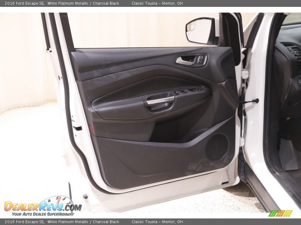 2016 Ford Escape SE White Platinum Metallic / Charcoal Black Photo #4