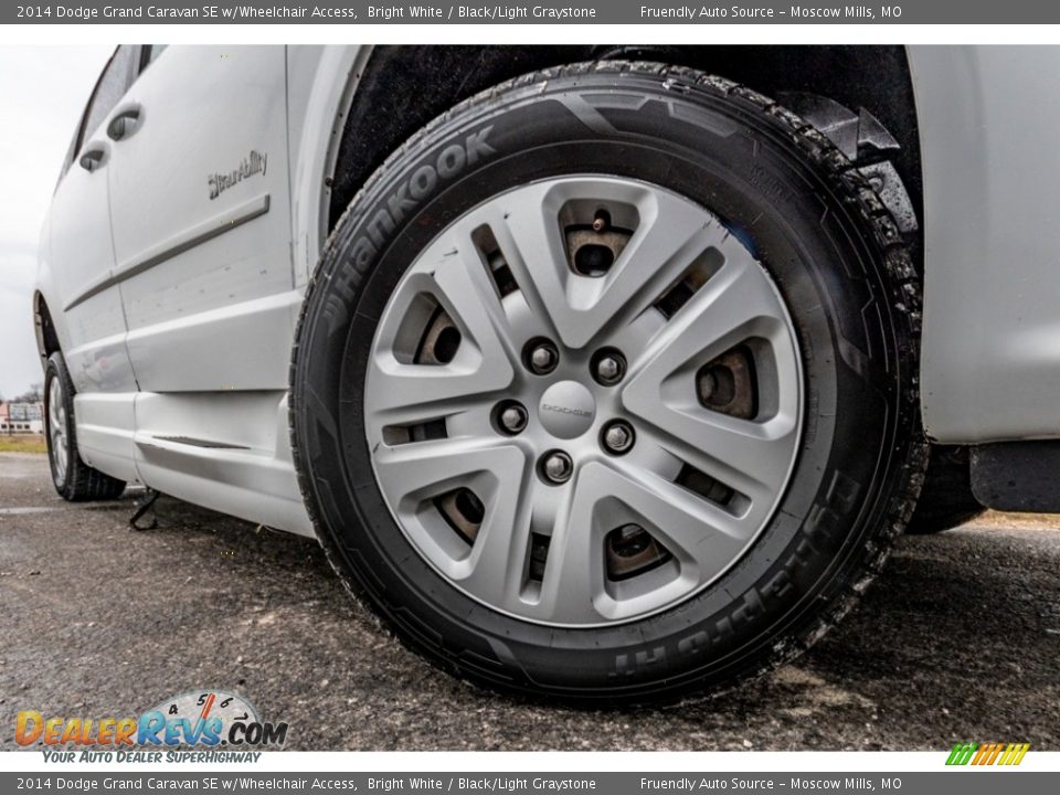 2014 Dodge Grand Caravan SE w/Wheelchair Access Bright White / Black/Light Graystone Photo #2