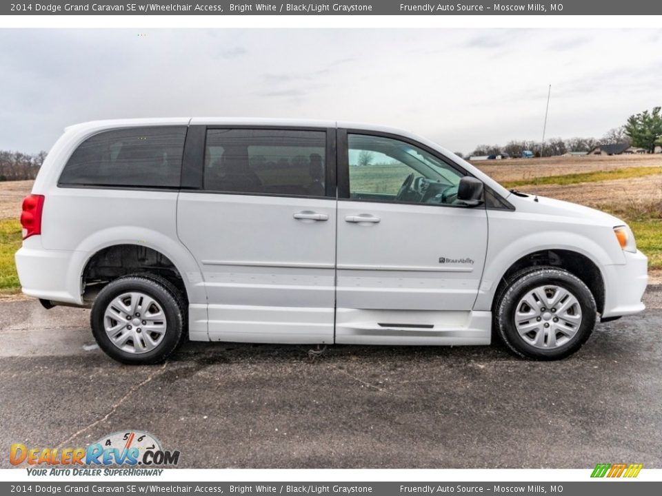 2014 Dodge Grand Caravan SE w/Wheelchair Access Bright White / Black/Light Graystone Photo #3