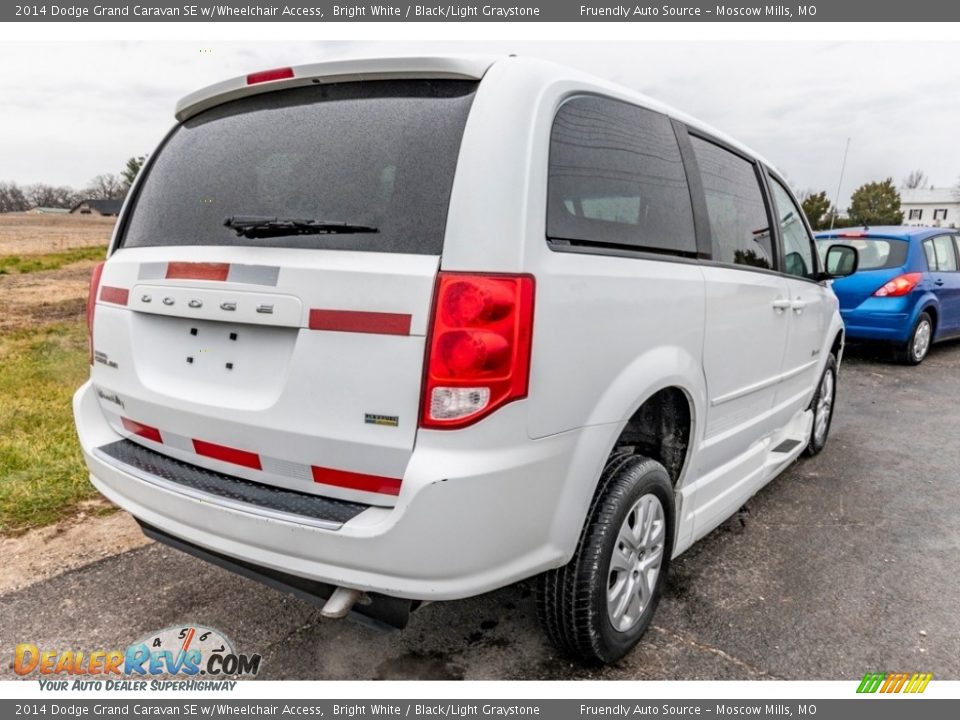 2014 Dodge Grand Caravan SE w/Wheelchair Access Bright White / Black/Light Graystone Photo #4