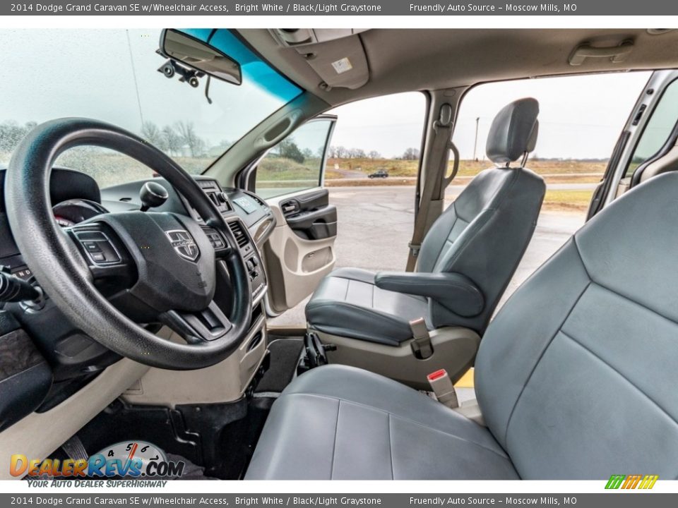 2014 Dodge Grand Caravan SE w/Wheelchair Access Bright White / Black/Light Graystone Photo #18