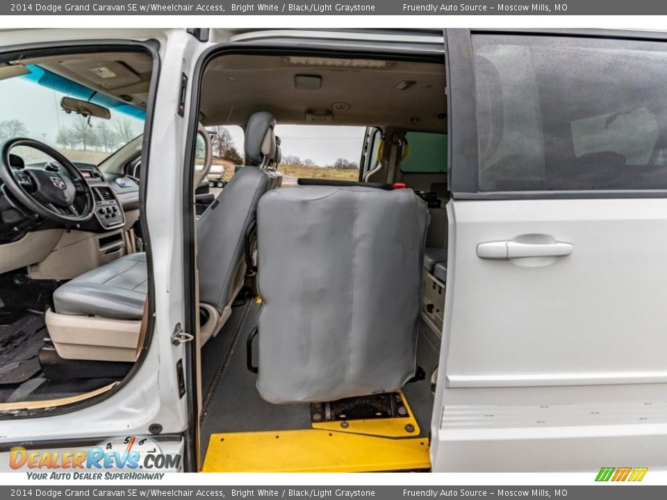 2014 Dodge Grand Caravan SE w/Wheelchair Access Bright White / Black/Light Graystone Photo #21