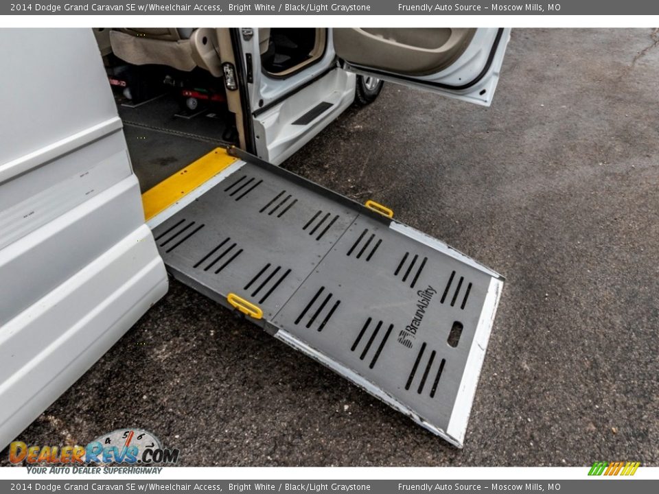 2014 Dodge Grand Caravan SE w/Wheelchair Access Bright White / Black/Light Graystone Photo #23