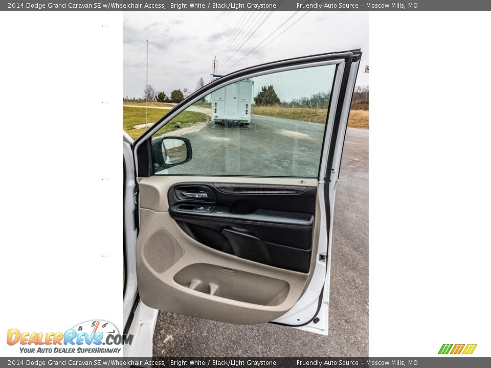2014 Dodge Grand Caravan SE w/Wheelchair Access Bright White / Black/Light Graystone Photo #26