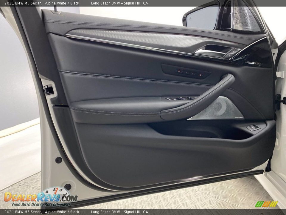 Door Panel of 2021 BMW M5 Sedan Photo #10