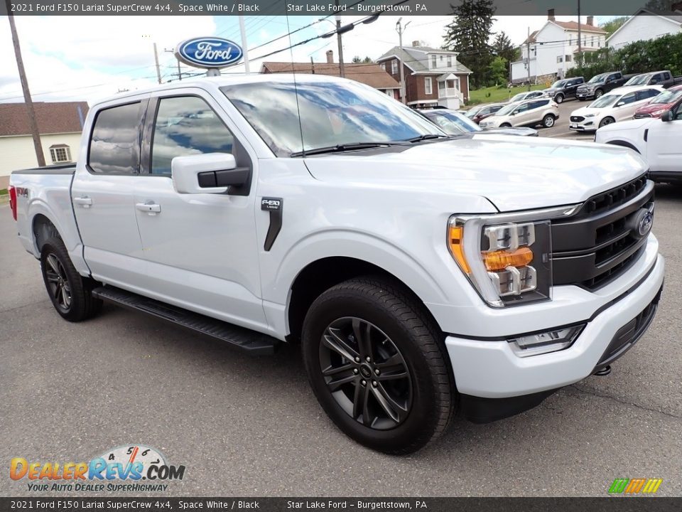Front 3/4 View of 2021 Ford F150 Lariat SuperCrew 4x4 Photo #7