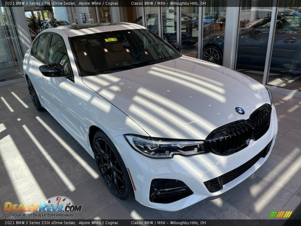 Front 3/4 View of 2021 BMW 3 Series 330i xDrive Sedan Photo #1