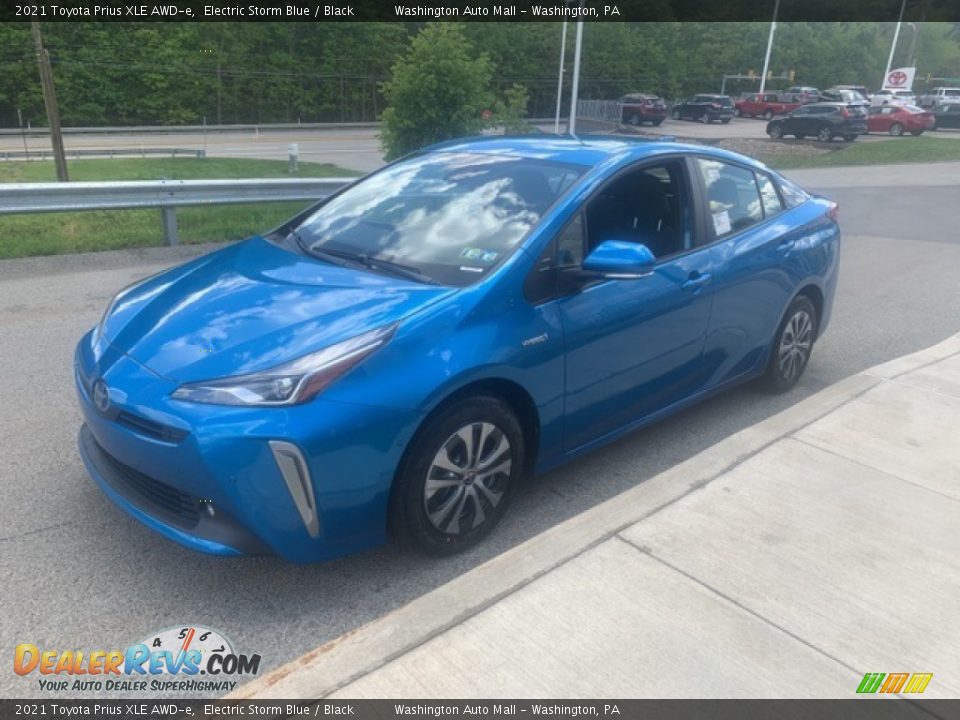 Front 3/4 View of 2021 Toyota Prius XLE AWD-e Photo #16