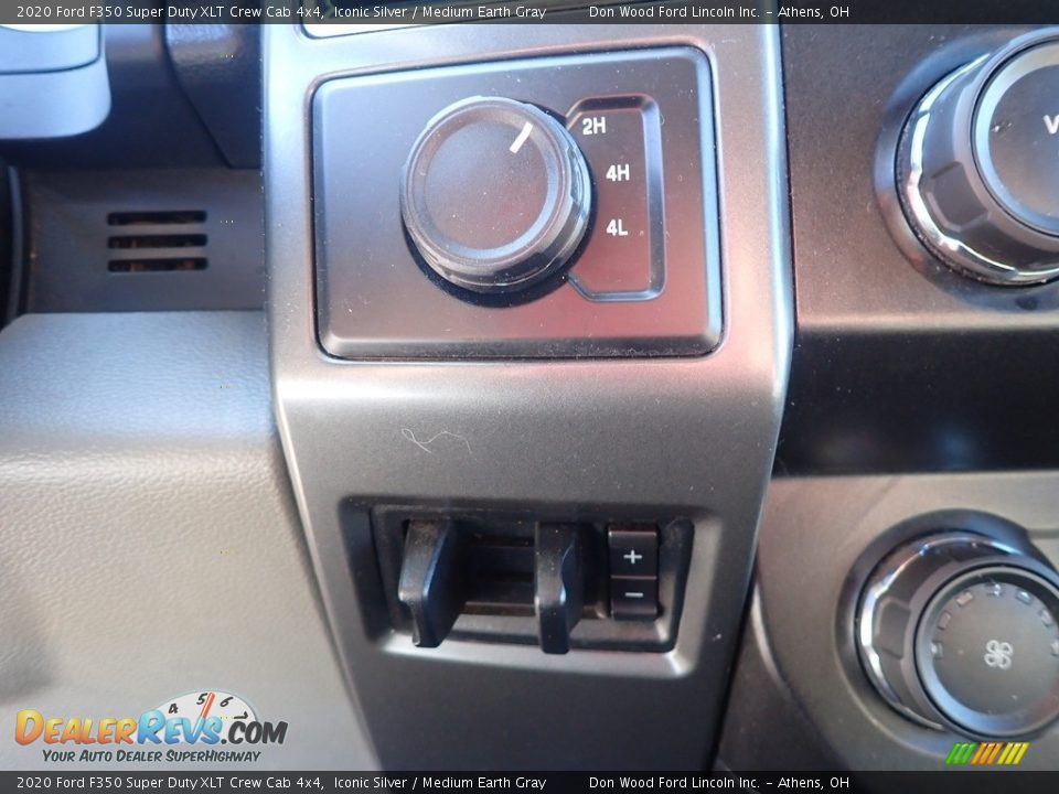 2020 Ford F350 Super Duty XLT Crew Cab 4x4 Iconic Silver / Medium Earth Gray Photo #32