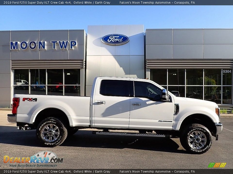 2019 Ford F250 Super Duty XLT Crew Cab 4x4 Oxford White / Earth Gray Photo #1