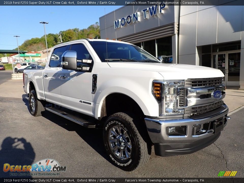 2019 Ford F250 Super Duty XLT Crew Cab 4x4 Oxford White / Earth Gray Photo #9