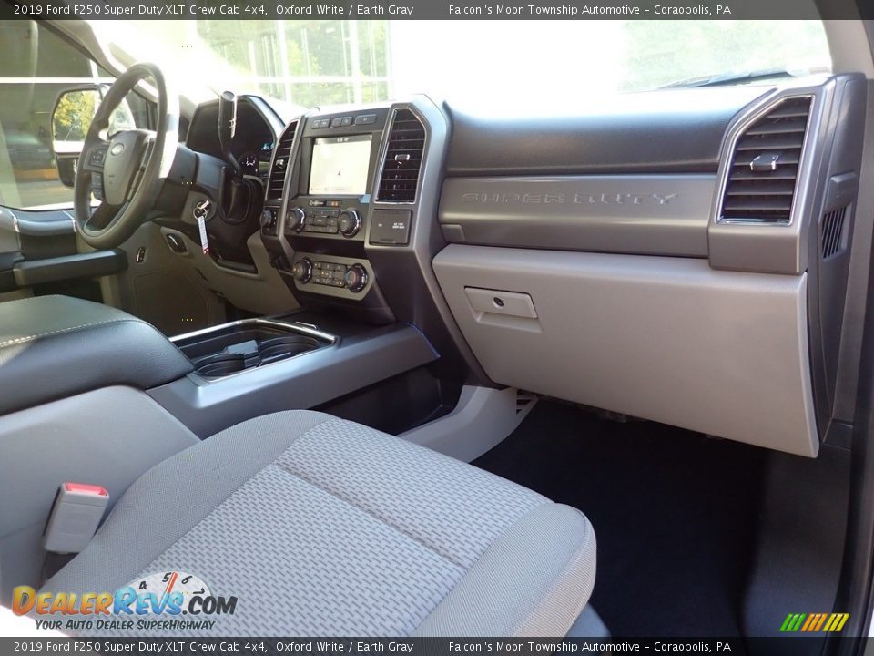 2019 Ford F250 Super Duty XLT Crew Cab 4x4 Oxford White / Earth Gray Photo #12