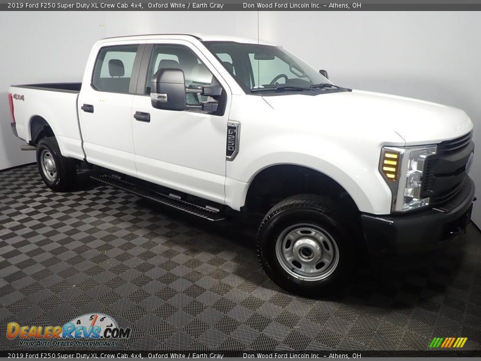 2019 Ford F250 Super Duty XL Crew Cab 4x4 Oxford White / Earth Gray Photo #3