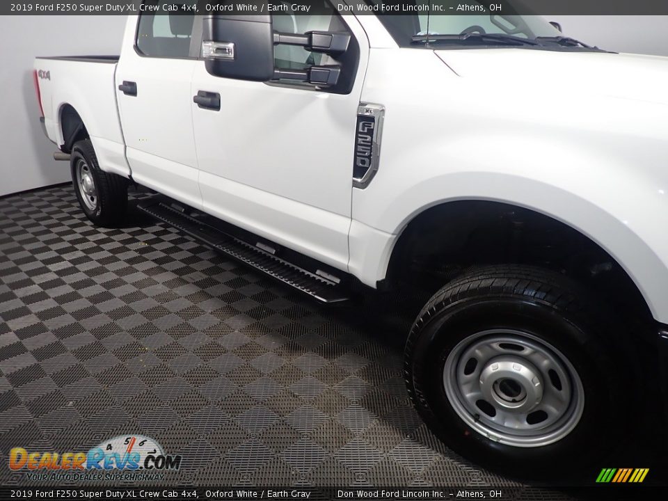 2019 Ford F250 Super Duty XL Crew Cab 4x4 Oxford White / Earth Gray Photo #4