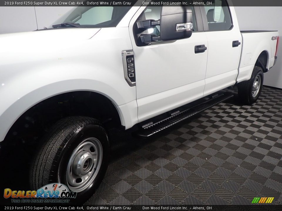 2019 Ford F250 Super Duty XL Crew Cab 4x4 Oxford White / Earth Gray Photo #10
