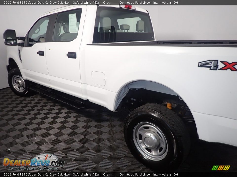 2019 Ford F250 Super Duty XL Crew Cab 4x4 Oxford White / Earth Gray Photo #17