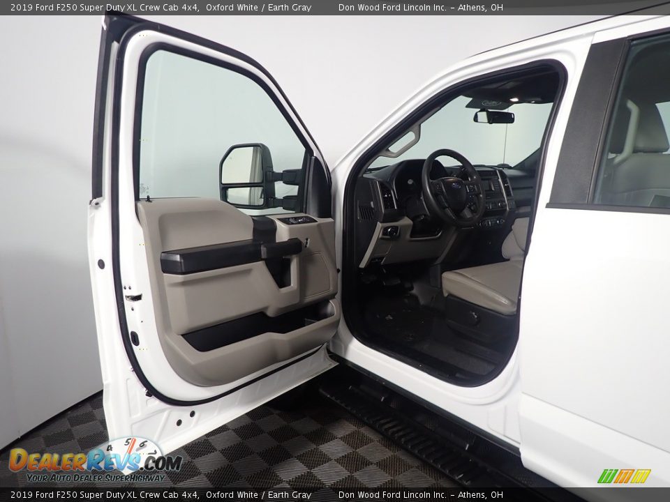 2019 Ford F250 Super Duty XL Crew Cab 4x4 Oxford White / Earth Gray Photo #19