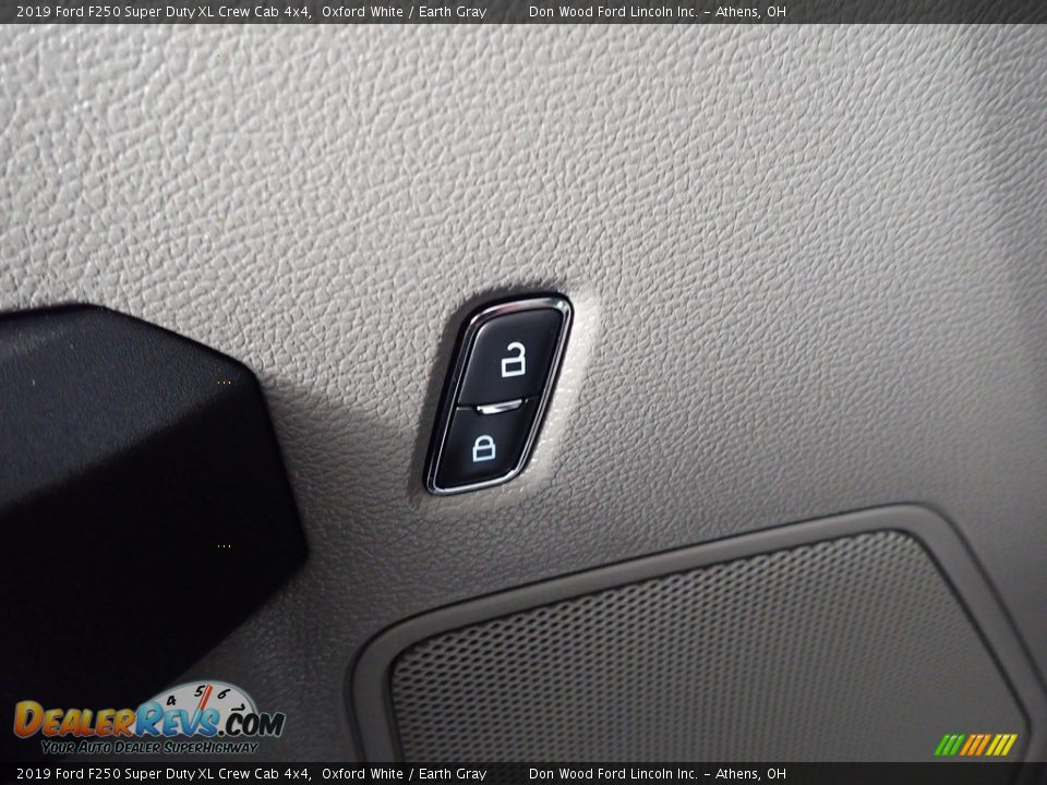 2019 Ford F250 Super Duty XL Crew Cab 4x4 Oxford White / Earth Gray Photo #21