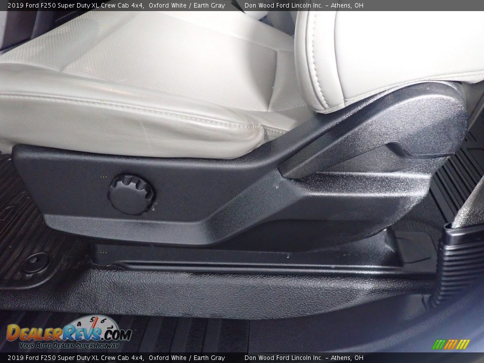 2019 Ford F250 Super Duty XL Crew Cab 4x4 Oxford White / Earth Gray Photo #23
