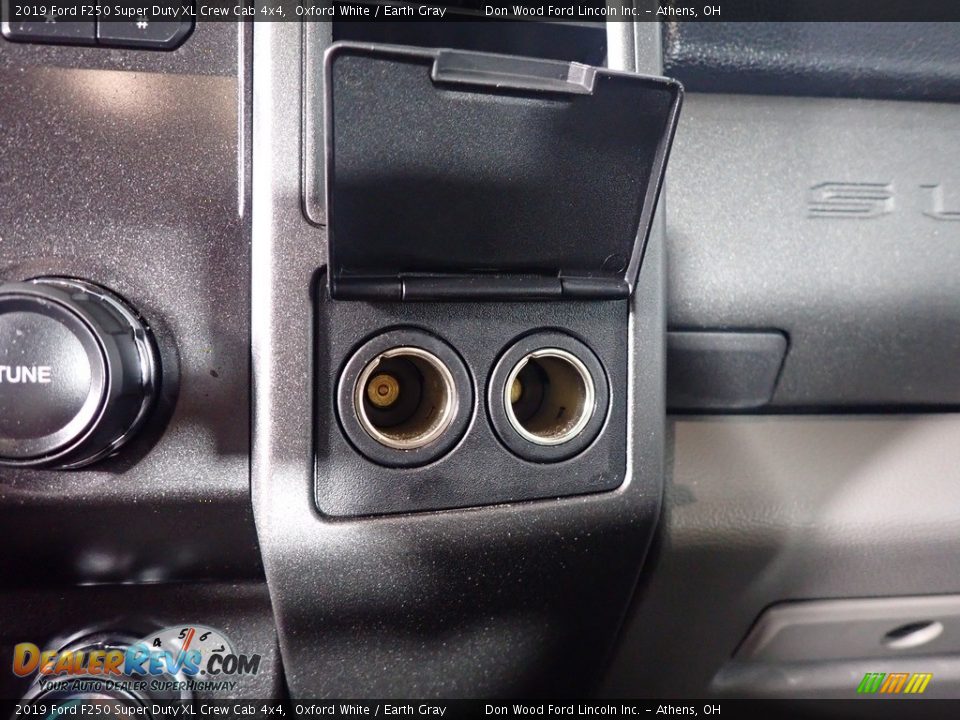 2019 Ford F250 Super Duty XL Crew Cab 4x4 Oxford White / Earth Gray Photo #34