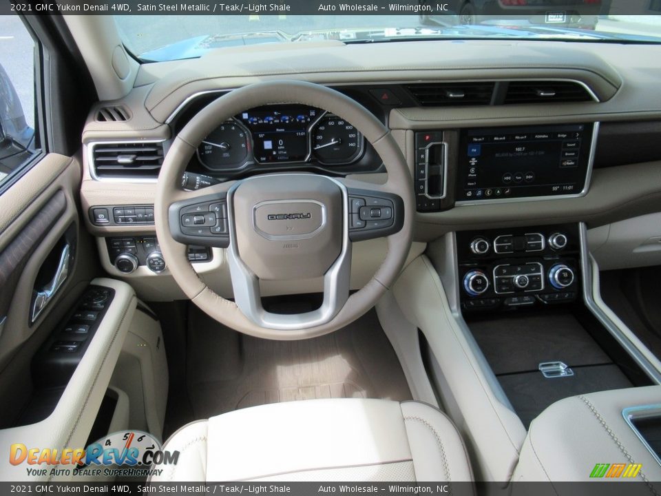 Dashboard of 2021 GMC Yukon Denali 4WD Photo #15