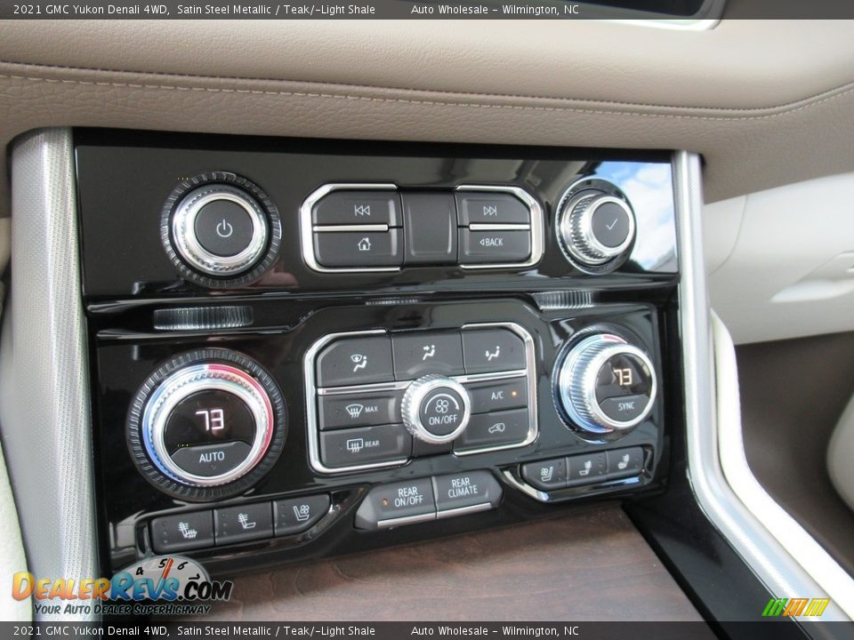 Controls of 2021 GMC Yukon Denali 4WD Photo #19