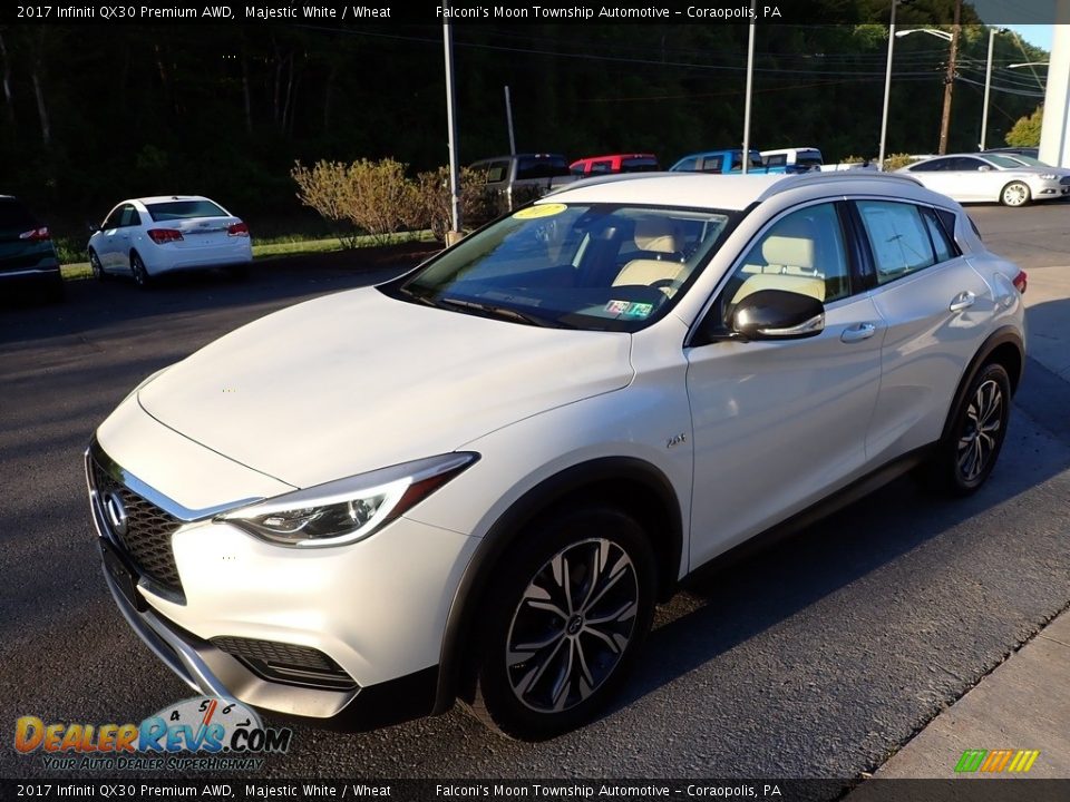 Front 3/4 View of 2017 Infiniti QX30 Premium AWD Photo #7