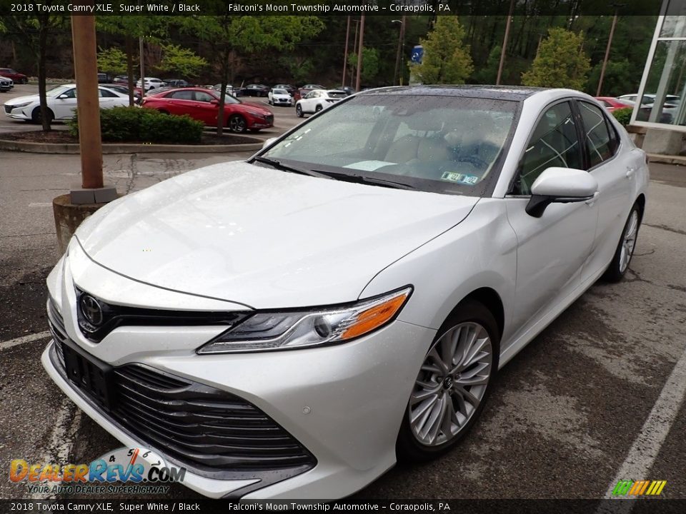 2018 Toyota Camry XLE Super White / Black Photo #1