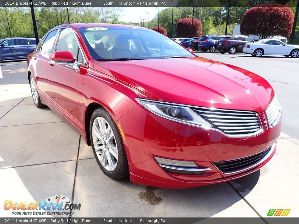 Front 3/4 View of 2014 Lincoln MKZ AWD Photo #7