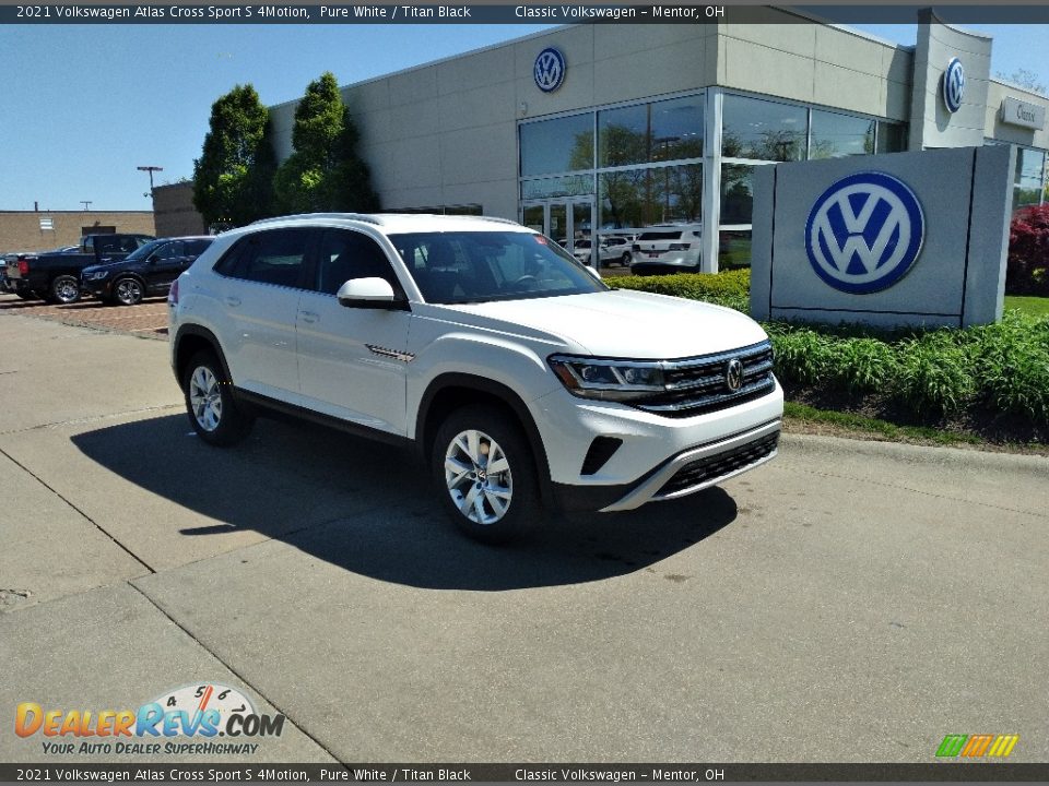 Front 3/4 View of 2021 Volkswagen Atlas Cross Sport S 4Motion Photo #1