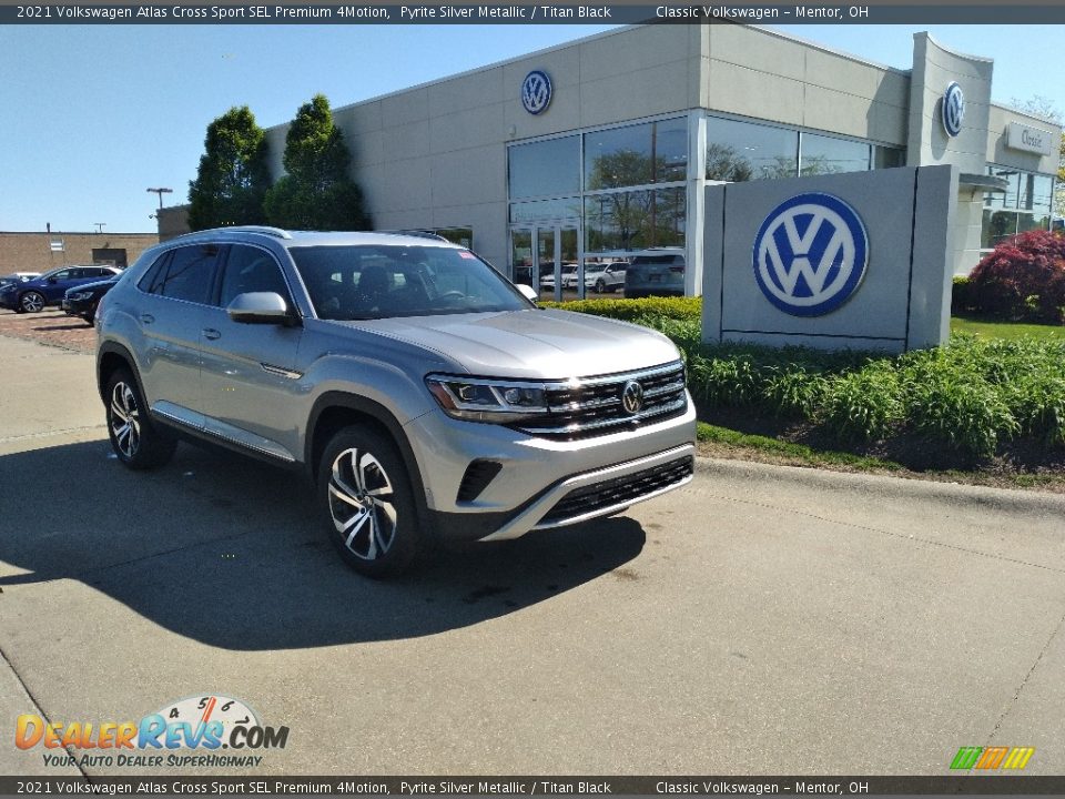 Front 3/4 View of 2021 Volkswagen Atlas Cross Sport SEL Premium 4Motion Photo #1