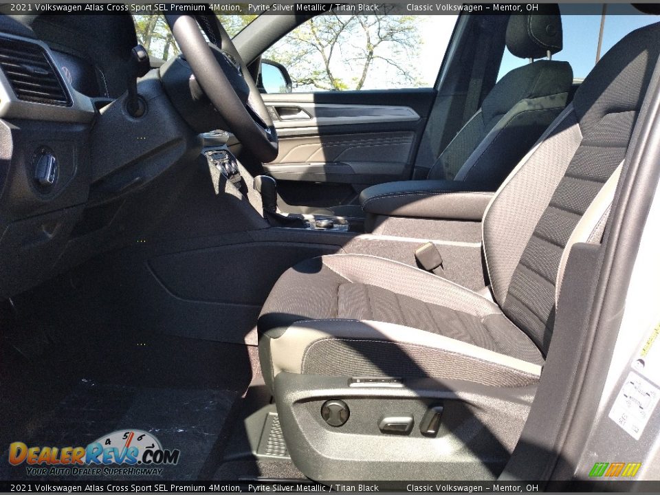 2021 Volkswagen Atlas Cross Sport SEL Premium 4Motion Pyrite Silver Metallic / Titan Black Photo #4