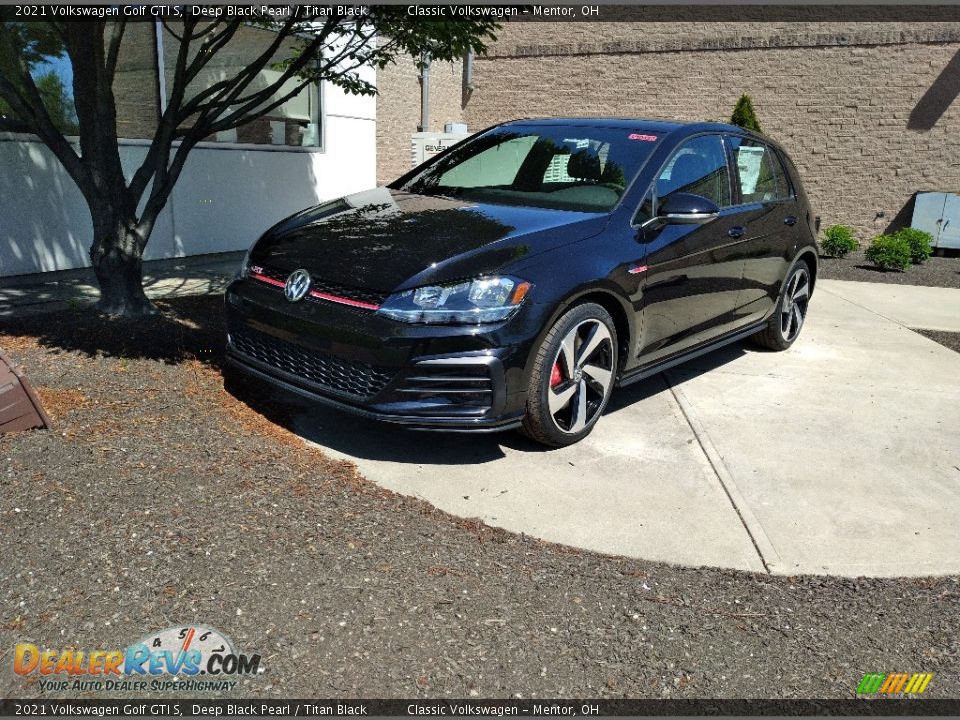 Front 3/4 View of 2021 Volkswagen Golf GTI S Photo #1