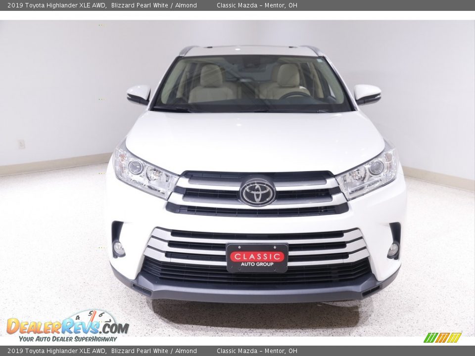 2019 Toyota Highlander XLE AWD Blizzard Pearl White / Almond Photo #2