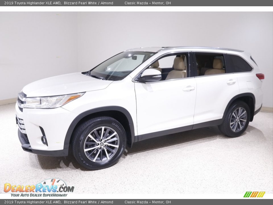 2019 Toyota Highlander XLE AWD Blizzard Pearl White / Almond Photo #3