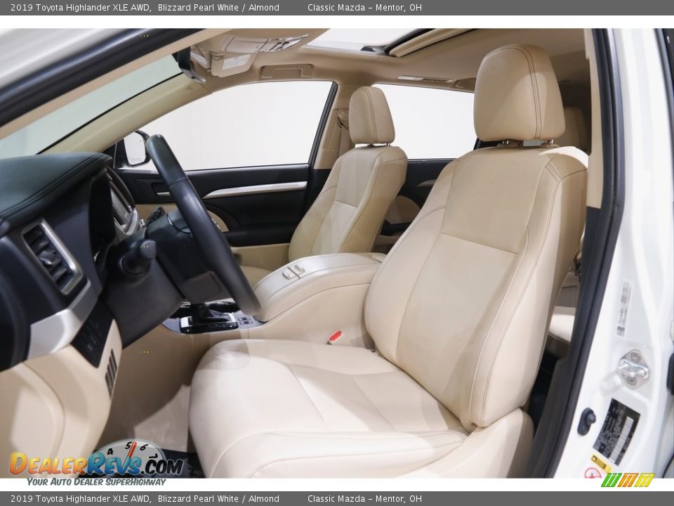 2019 Toyota Highlander XLE AWD Blizzard Pearl White / Almond Photo #5