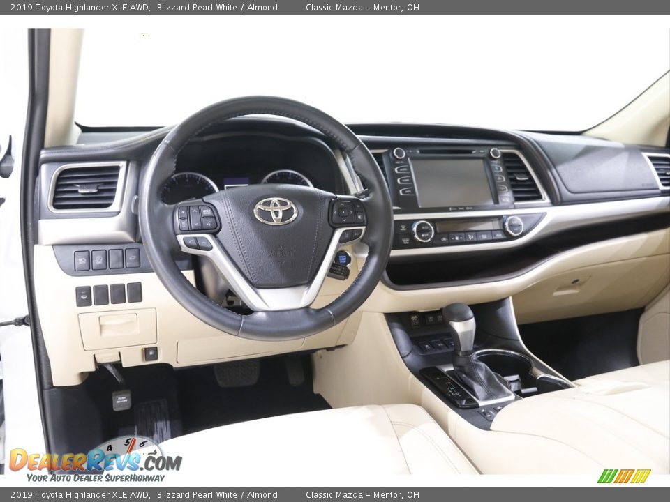2019 Toyota Highlander XLE AWD Blizzard Pearl White / Almond Photo #6